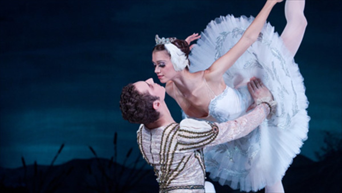 apo-ti-rosia-taksideuoun-oi-xoreutries-kuknoi