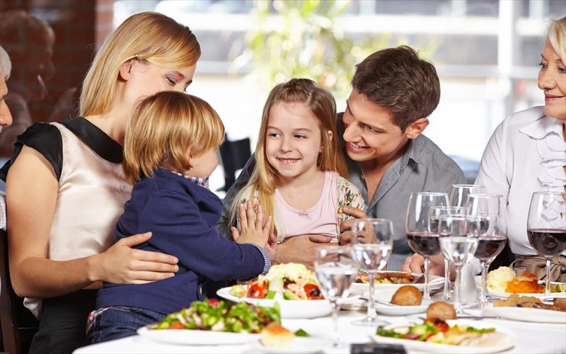 orio-sto-alkool-bazei-se-goneis-estiatorio-tis-neas-yorkis