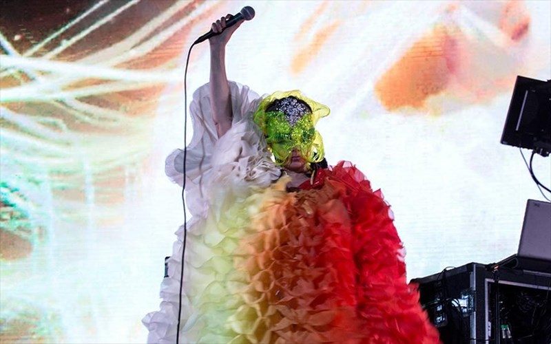 suntoma-erxetai-to-neo-foutouristiko-almpoum-tis-björk