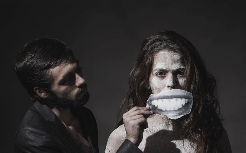 o-kostas-gakis-taksideuei-stin-korea-me-to-apo-tin-antigoni-sti-mideia