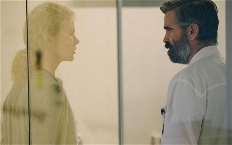 mia-oikogeneia-se-katarreusi-sti-nea-tainia-tou-lanthimou