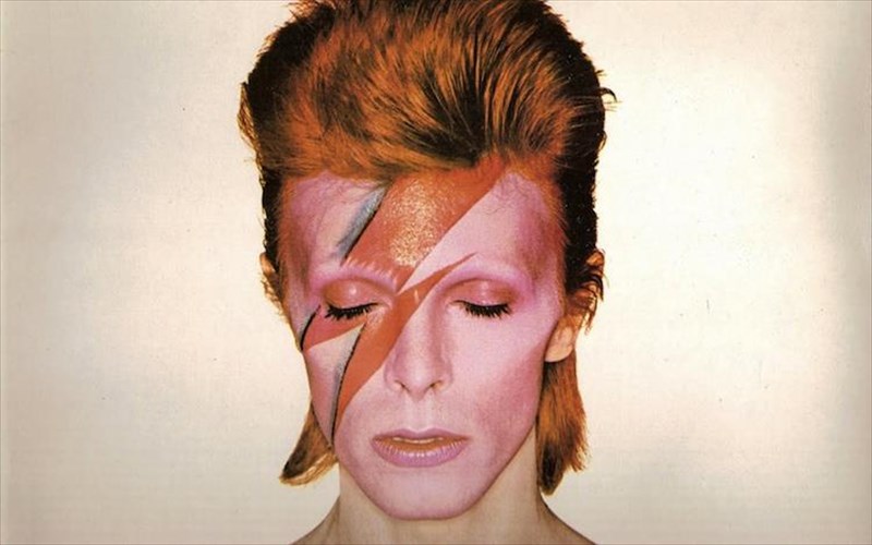 nea-biografia-apokaluptei-tin-akraia-pleura-tou-david-bowie