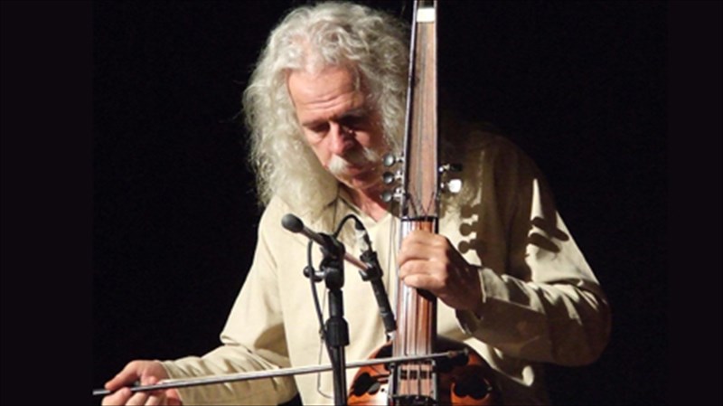 kritikes-lures-kithares-kai-krousta-apo-ton-ros-nteilu-sti-nakso