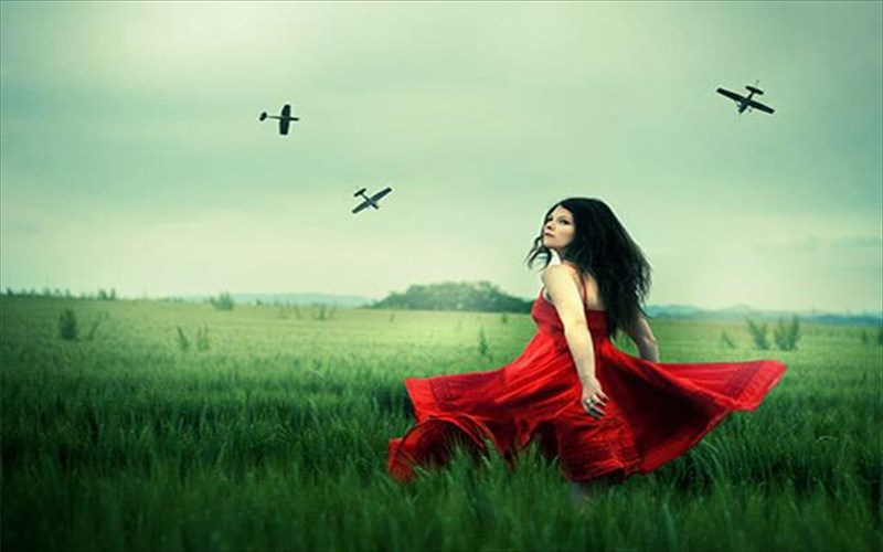 dreamalities-oneirikes-fotografies-tis-Julie-de-waroquier-stin-blank-wall-gallery