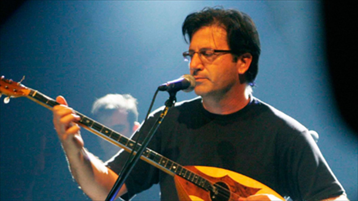 o-thanasis-papakonstantinou-sta-aisxuleia