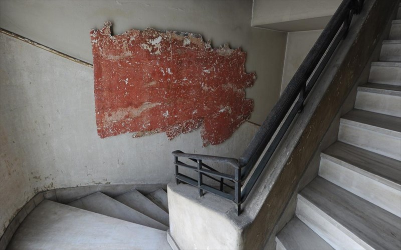 agnostoi-proorismoi-mia-aprosmeni-eikastiki-ekthesi-se-mia-istoriki-katoikia-tis-kupselis