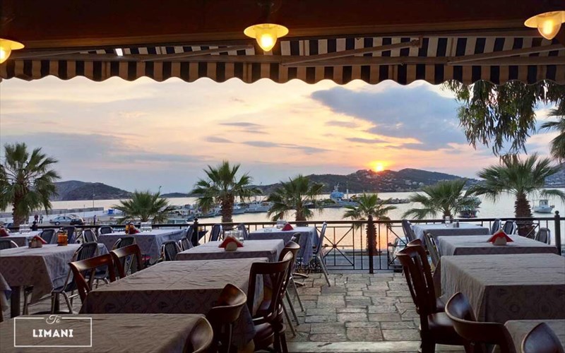 stin-psarotaberna-to-limani-to-kalokairi-den-pernaei-etsi-eukola