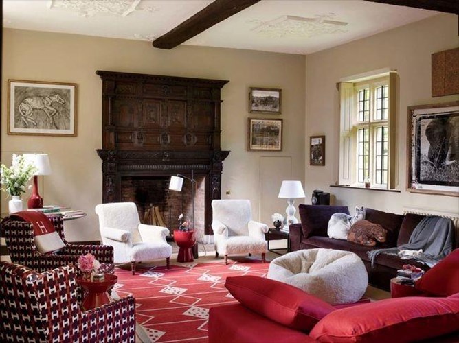 giati-i-claudia-schiffer-menei-pleon-stin-agglia-claudia-schiffer-menei-pleon-stin-agglia