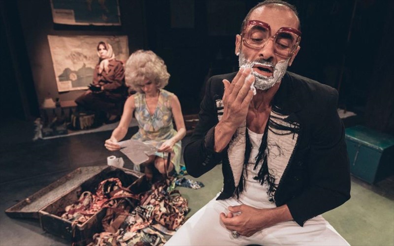 oi-bijoux-de-kant-epistrefoun-me-amaranta-sto-faust