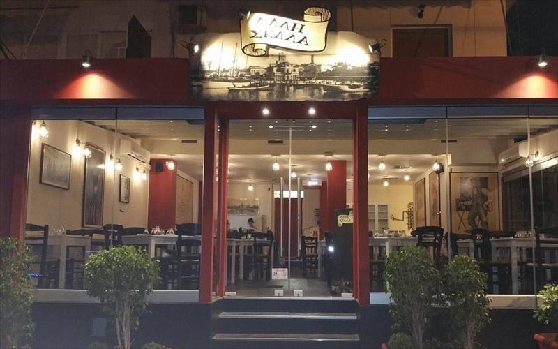 i-alli-skala-metakomizei-kai-ksekina-neo-geustiko-taksidi