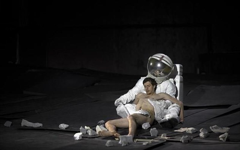 sunexizei-tin-pagkosmia-periodeia-tou-o-dimitris-papaioannou-dimitris-papaioannou