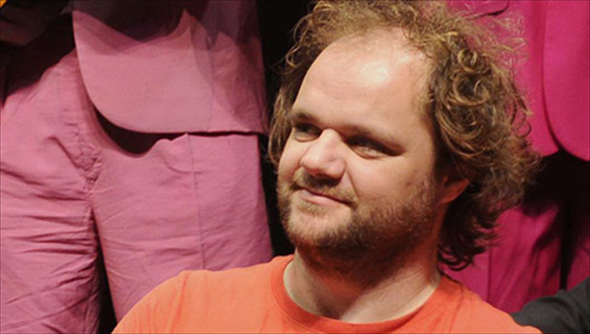 mpapadimitriou-ta-tileoptika-parathura-filoksenoun-pollous-kalothelites