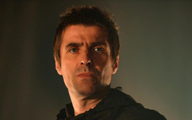liam-gallagher-to-twitter-mporei-na-skotosei-tin-kariera-mou