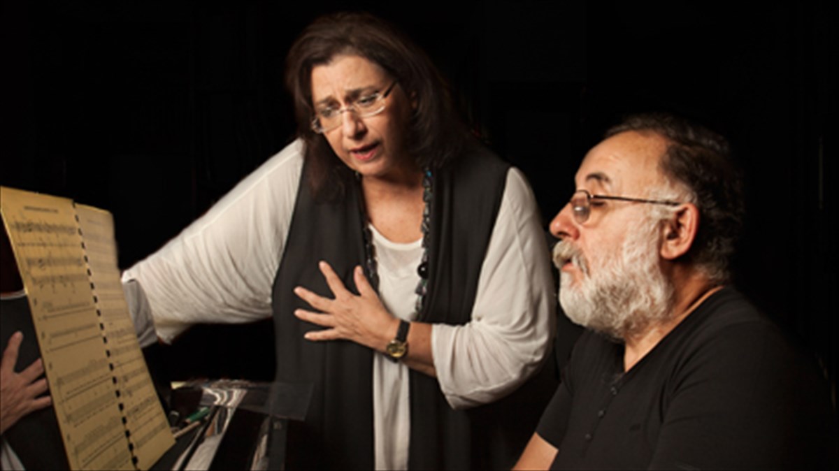 mia-monadiki-mousiki-sunantisi-sto-irodeio