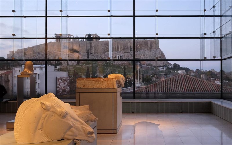to-mouseio-tis-akropolis-anamesa-sta-kalutera-tou-kosmou