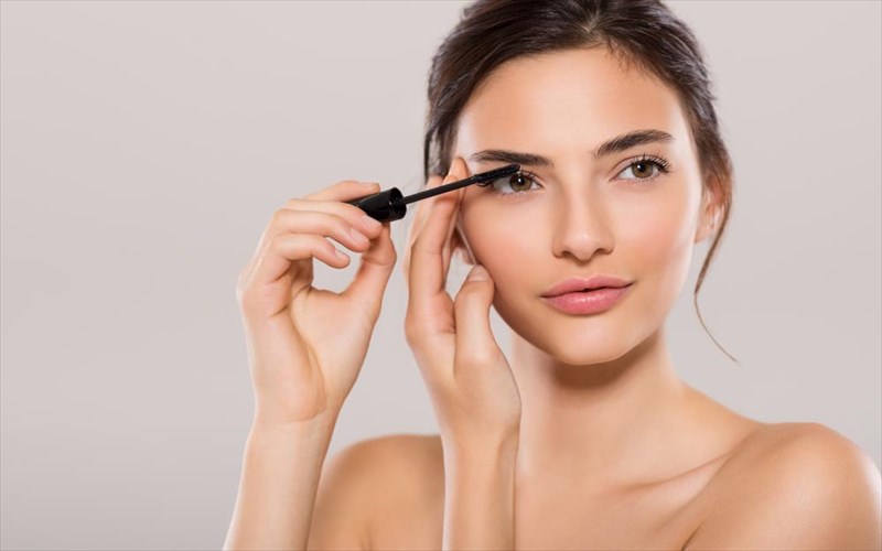 yparxei-teleio-maskara