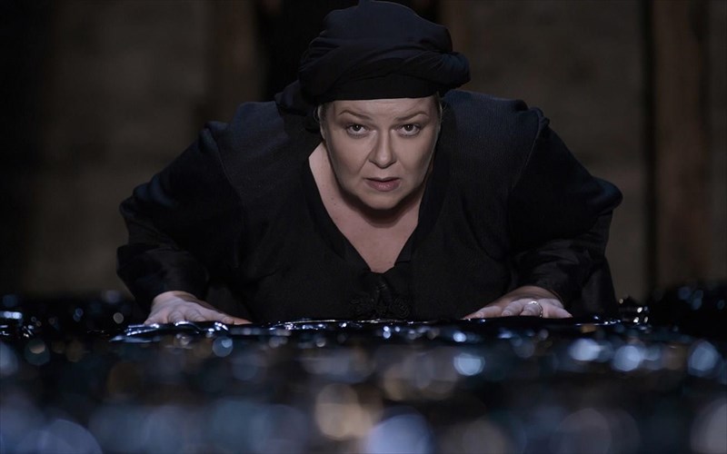 h-foteini-mpaksebani-einai-i-kura-tis-ro-sto-theatro-sfendoni