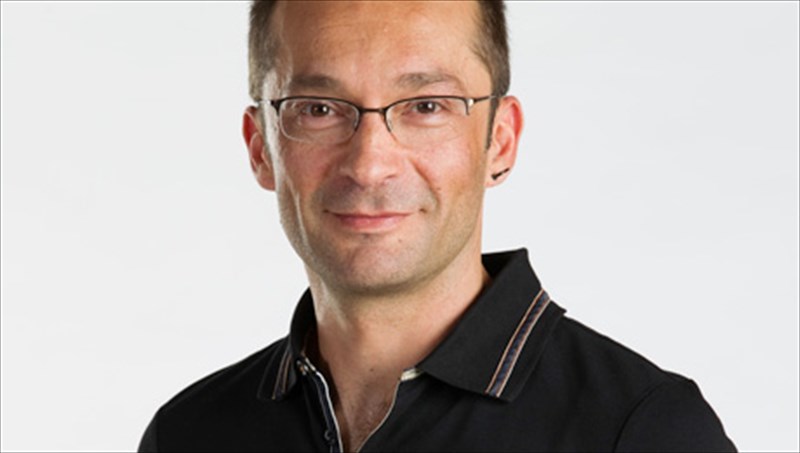 mprouno-ntarmaniak-i-alegria-mila-gia-ti-diamaxi-tou-paliou-me-to-neo