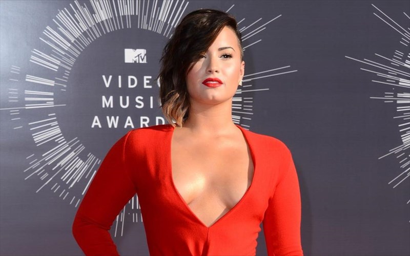 h-demi-lovato-se-ena-ntokimanter-gia-ti-diatrofiki-diataraxi-kai-ton-ethismo-tis