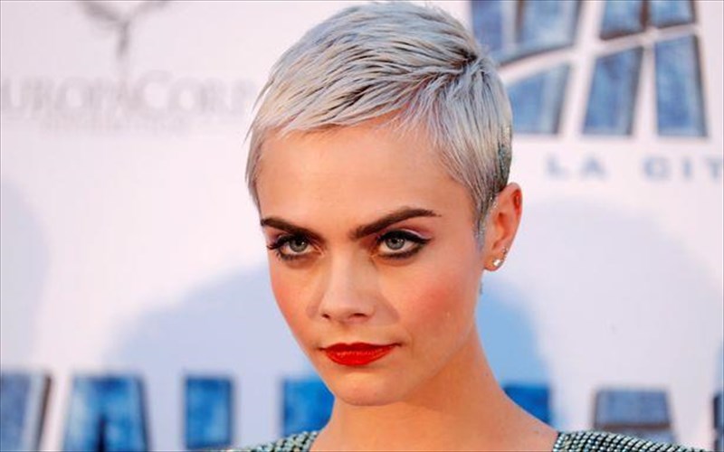 i-cara-delevingne-gia-tin-katathlipsi-exo-kati-skoteino-mesa-mou-pou-den-mporo-na-apofugo