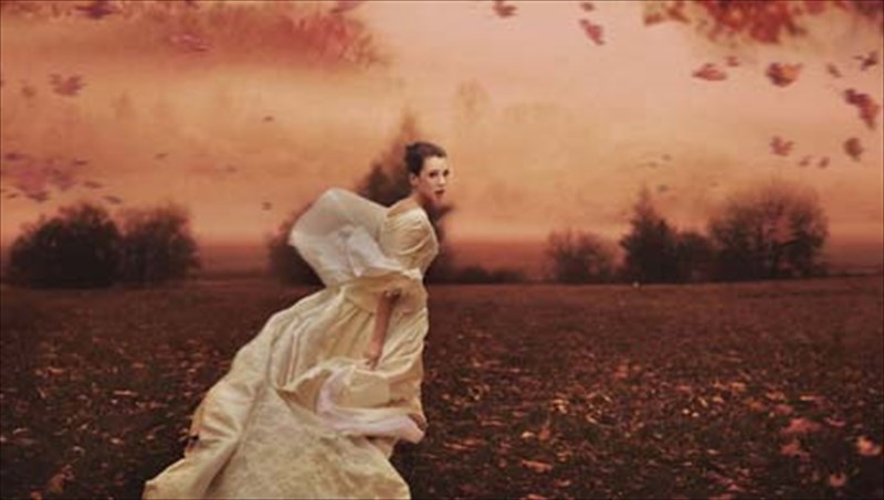 stin-korufi-ton-best-seller-to-koritsi-pou-eksafanistike