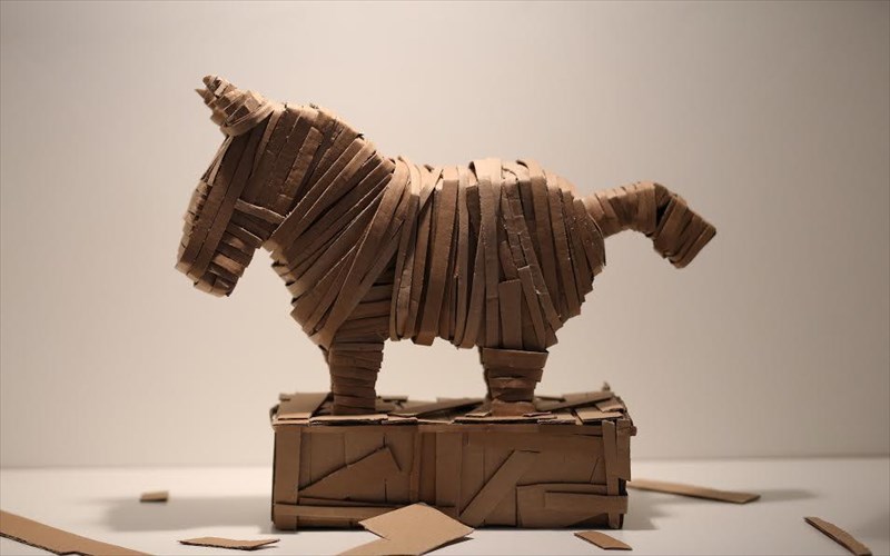 i-sofia-karagianni-me-to-mikro-poni-sto-neo-kosmo