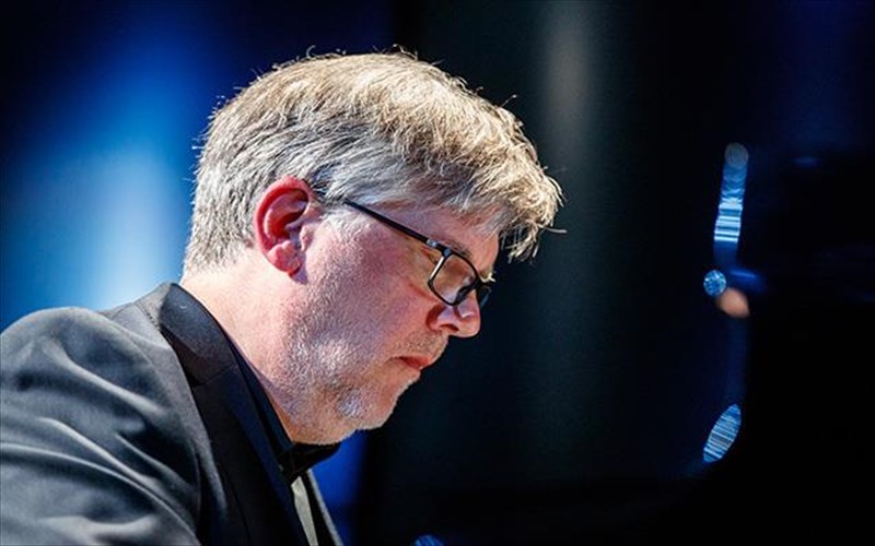 kinimatografikes-notes-ston-faro-tou-kpisn-apo-ton-birtouozo-Jean-michel-bernard