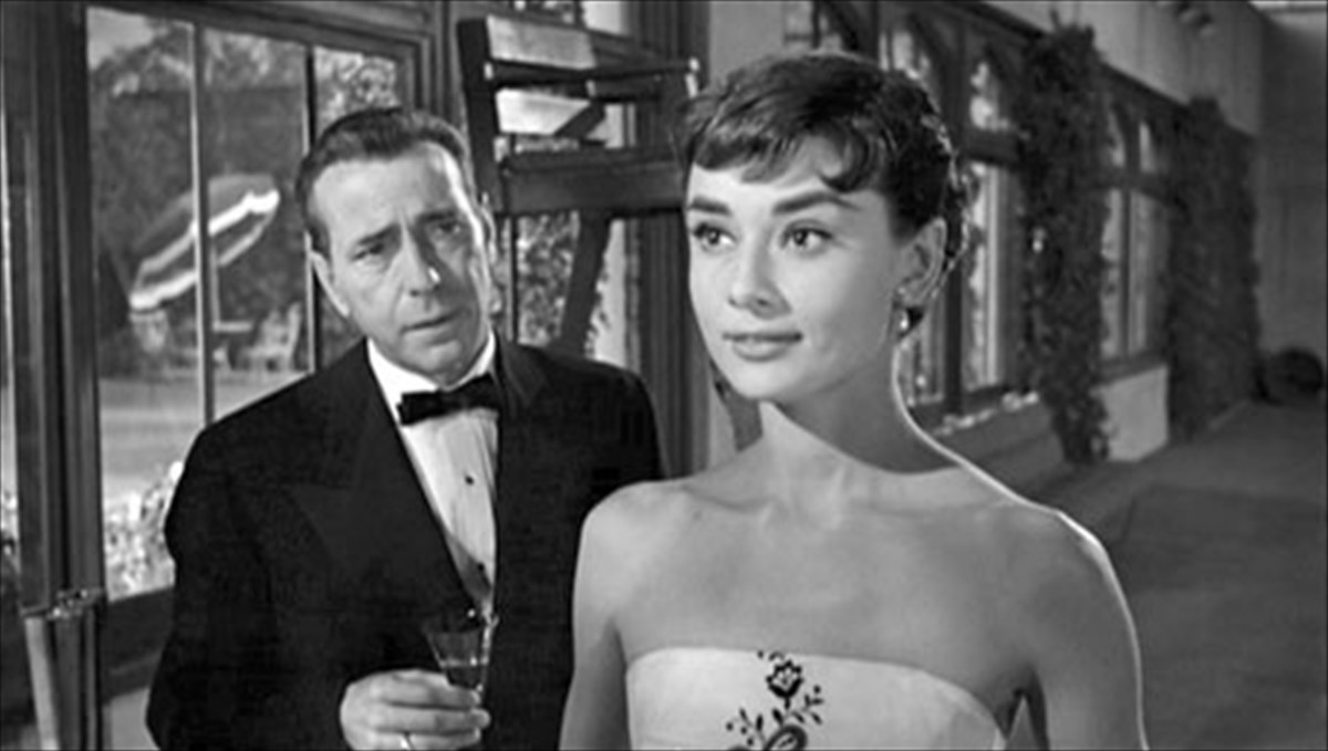 rantebou-sto-thiseio-me-tin-audrey-kai-ton-bogey