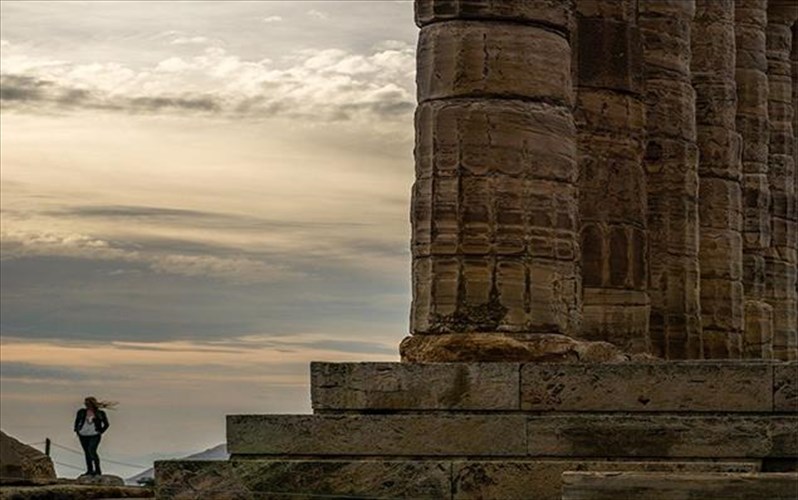 i-ellada-mesa-apo-to-blemma-270-insta-fotografon-ston-poluxoro-athinais