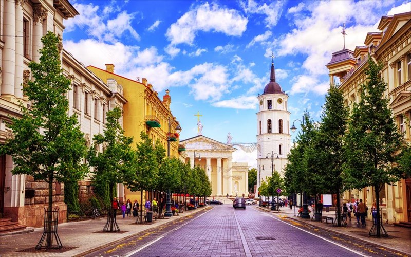 oi-pio-oikonomikes-europaikes-poleis-gia-fthinoporino-taksidi