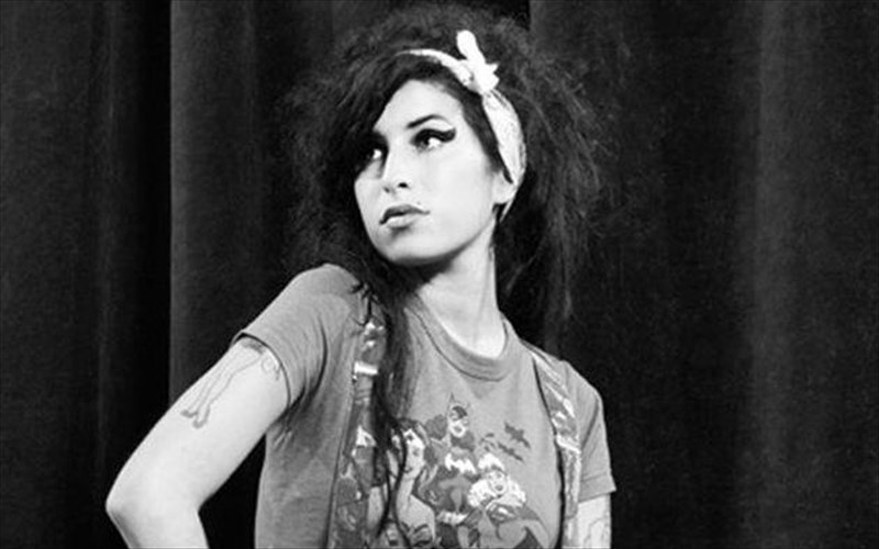 i-zoi-tis-amy-winehouse-se-miouzikal