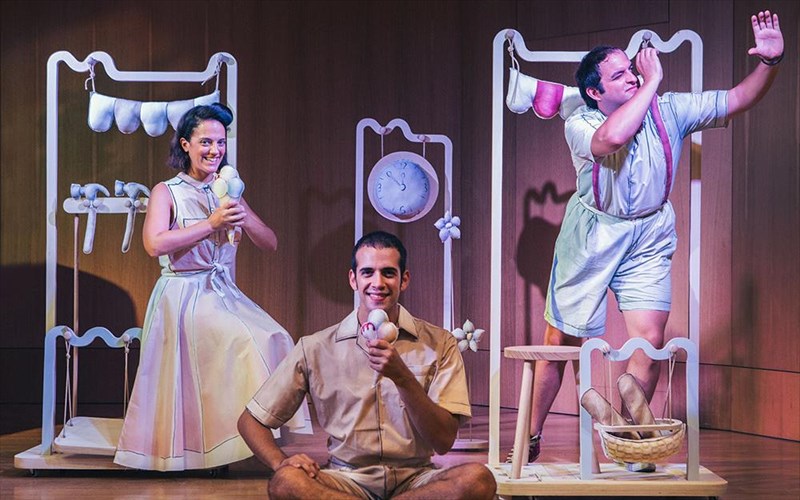 ki-emeis-kalutera-mas-leei-iomada-ntoyth