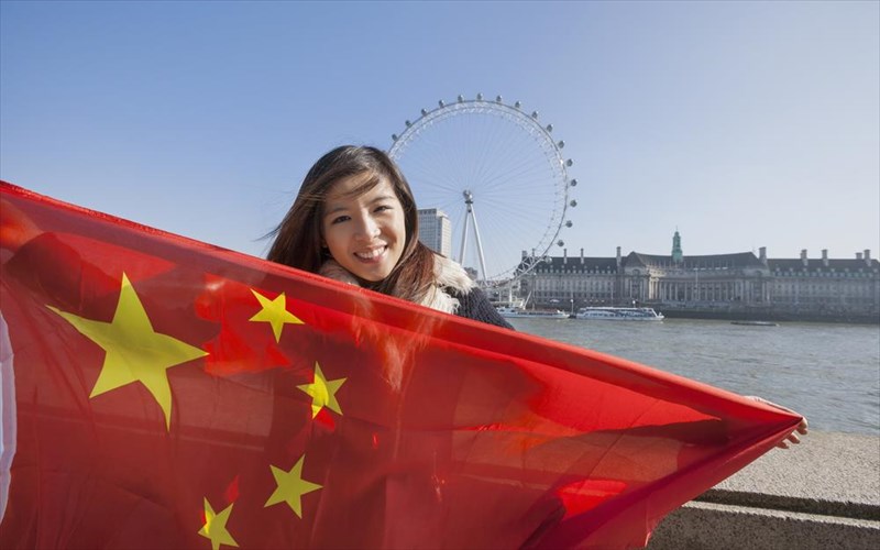 oi-kinezoi-agapoun-ta-taksidia-kai-to-apodeiknuoun