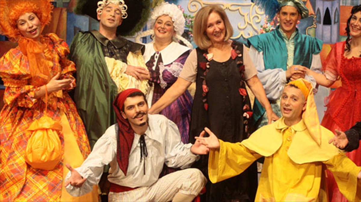 kuriakatiko-ksupnima-me-theatro