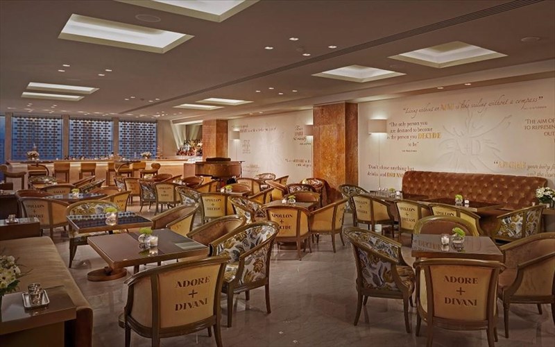 to-fthinoporo-sto-akaid-bar-anamenetai-geustiko-kai-melodiko