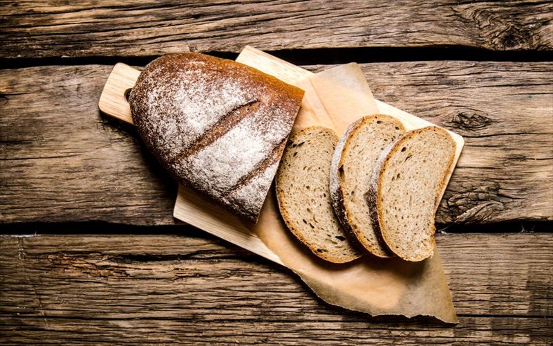 biologiko-psomi-pou-uperterei-apo-to-sumbatiko