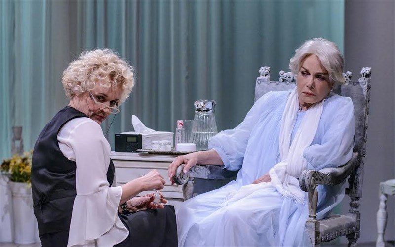 arbaniti-kexagioglou-kouri-einai-treis-psiles-gunaikes