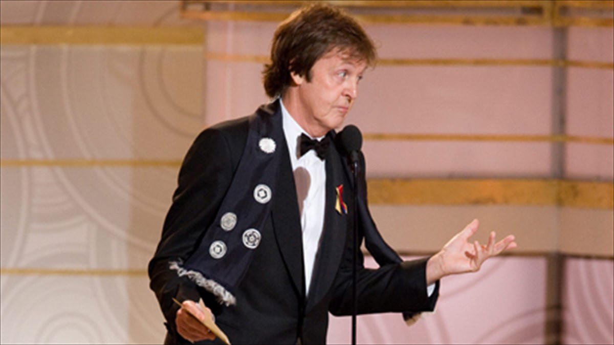 gallikos-titlos-timis-gia-ton-pol-makkartnei