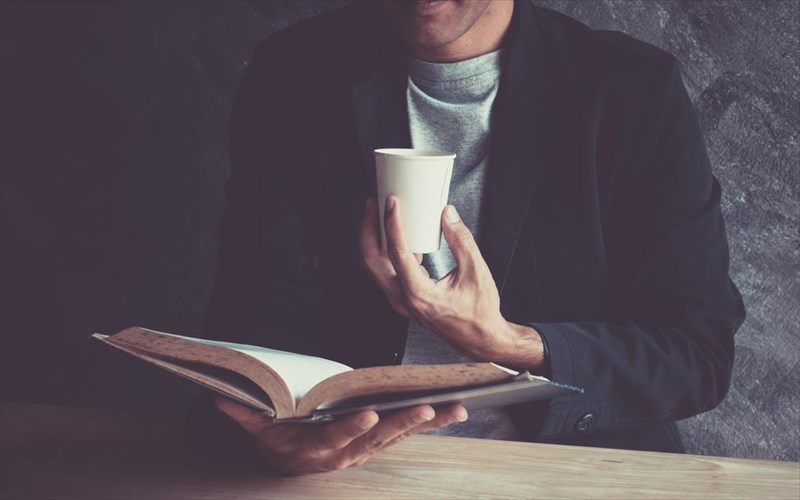 8-biblia-pou-tairiazoun-ston-oktobri-biblia-pou-tairiazoun-ston-oktobri