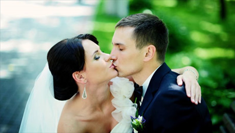 thanatiforos-o-gamos-me-neotero-andra-gamos-me-neotero-andra