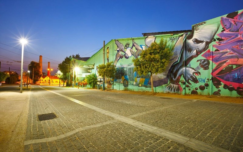 i-be-a-greek-diorganonei-fotografiko-peripato-street-art-ston-kerameiko