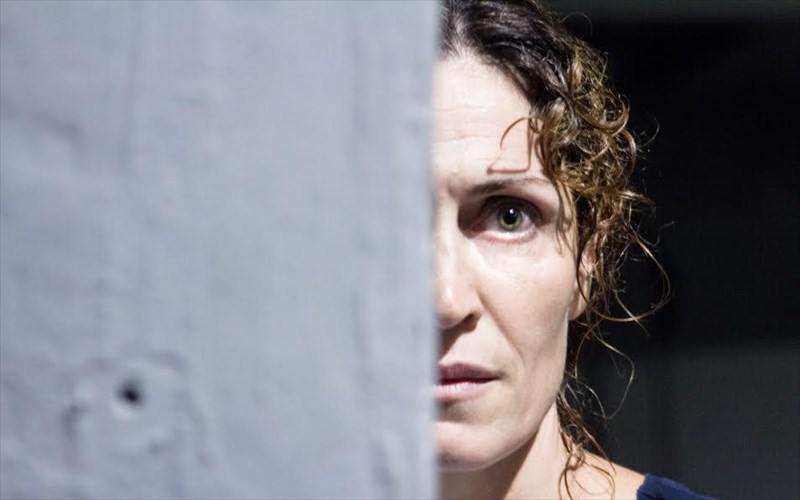 eleutheroi-poliorkimenoi-sto-bios