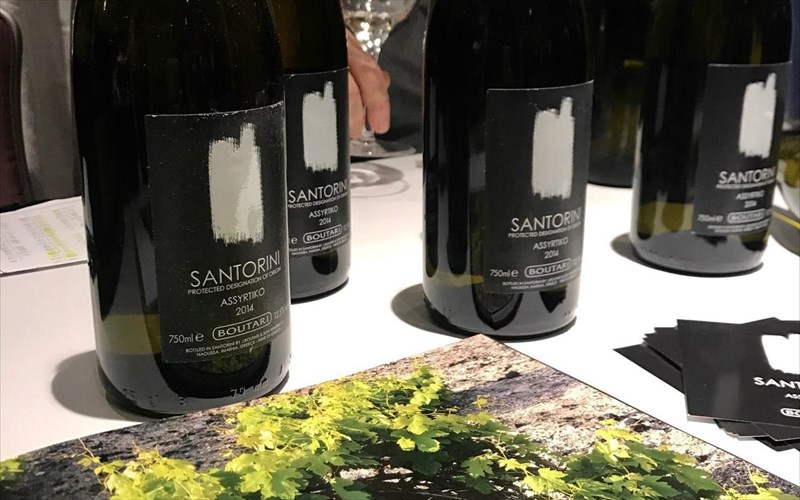 h-santorini-boutari-sugkentronei-ta-blemmata-pagkosmios