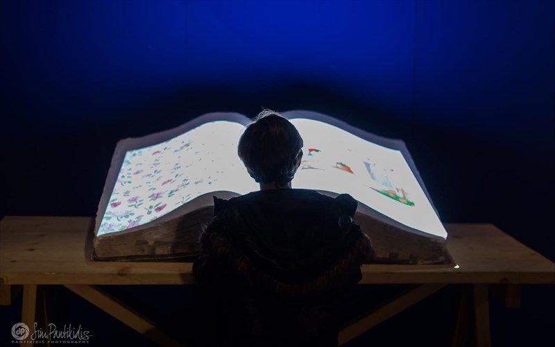 oi-mustikoi-kosmoi-tou-eugeniou-tribiza-fernoun-ta-xristougenna-noritera