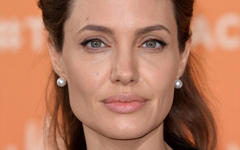eseis-gnorizete-to-gonidio-angelina-Jolie