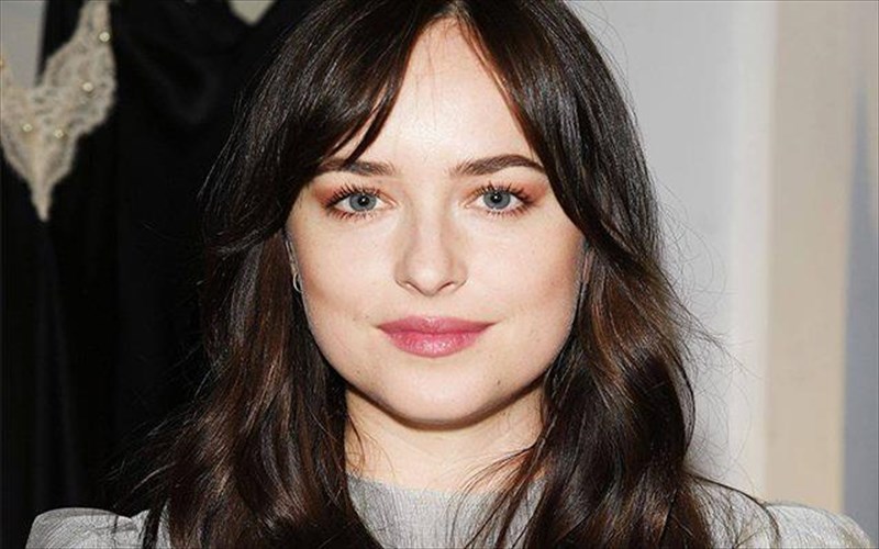 tha-bgainate-pote-ekso-me-diaforetika-papoutsia