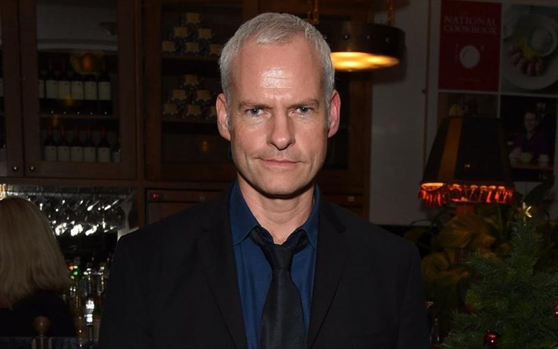 a-very-very-very-dark-matter-to-neo-theatriko-tou-martin-mcdonagh