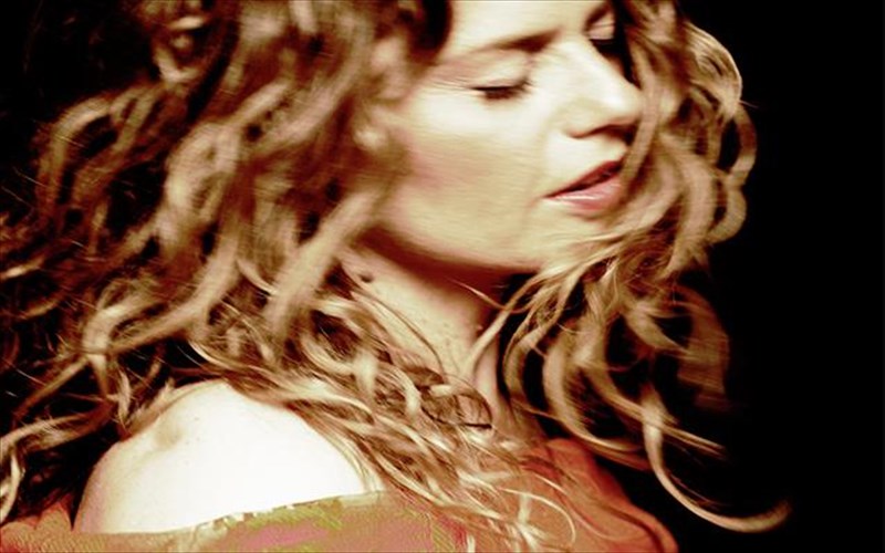 h-eleni-tsaligopoulou-leei-oxi-sti-bia-kata-ton-gunaikon