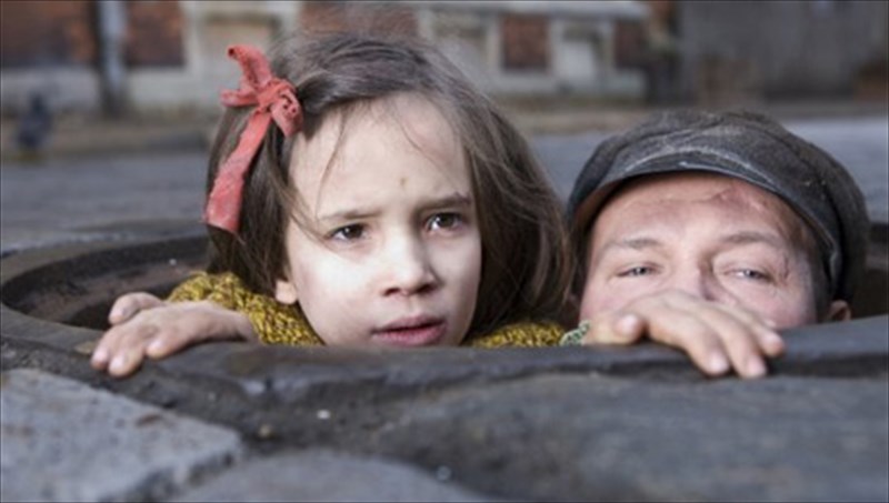 kritiki-tainiasnikontas-to-skotadi