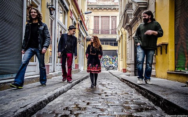 bradia-rempetikou-apo-mia-mia-gnisia-laiki-kompania-sto-stauro-tou-notou-plus